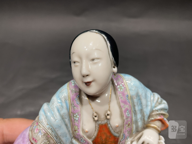 清中期 粉彩仕女人物造像摆件（带木座） - 图9